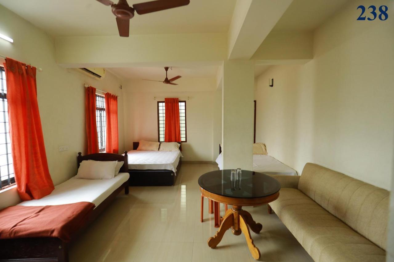 Arackal Tourist Home Tripunithura ภายนอก รูปภาพ