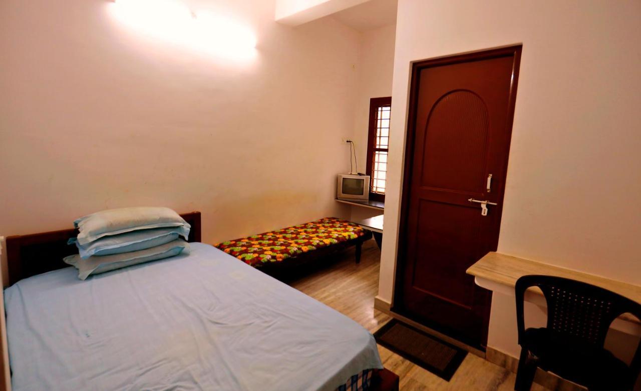 Arackal Tourist Home Tripunithura ภายนอก รูปภาพ