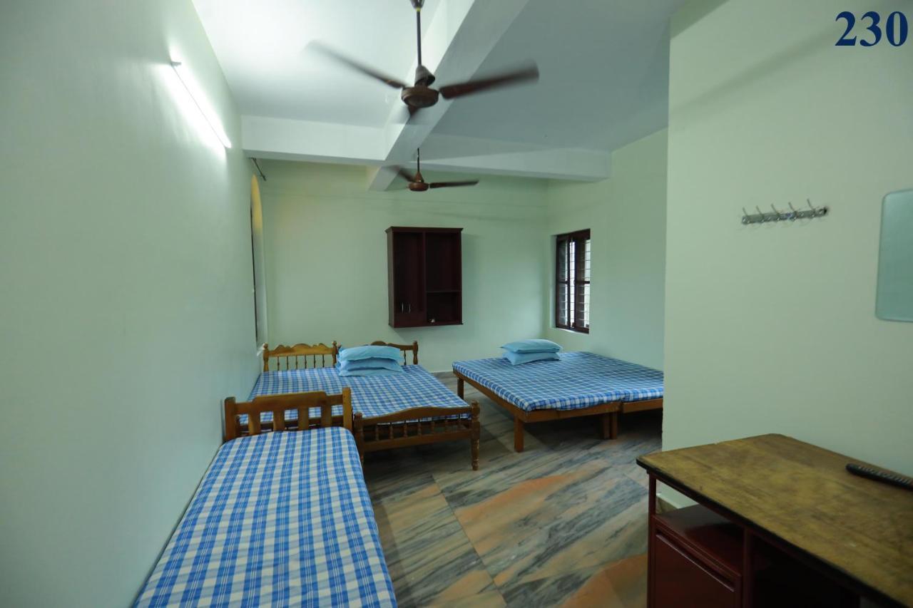 Arackal Tourist Home Tripunithura ภายนอก รูปภาพ