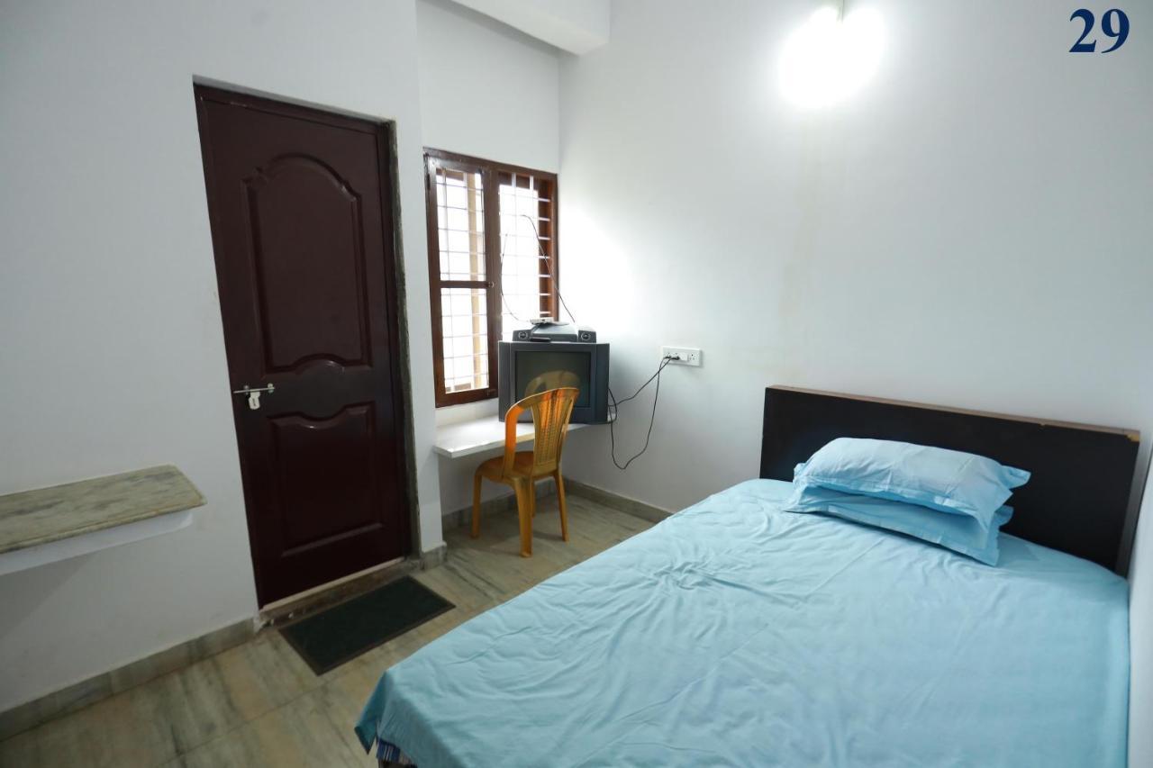 Arackal Tourist Home Tripunithura ภายนอก รูปภาพ