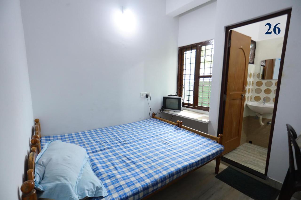 Arackal Tourist Home Tripunithura ภายนอก รูปภาพ