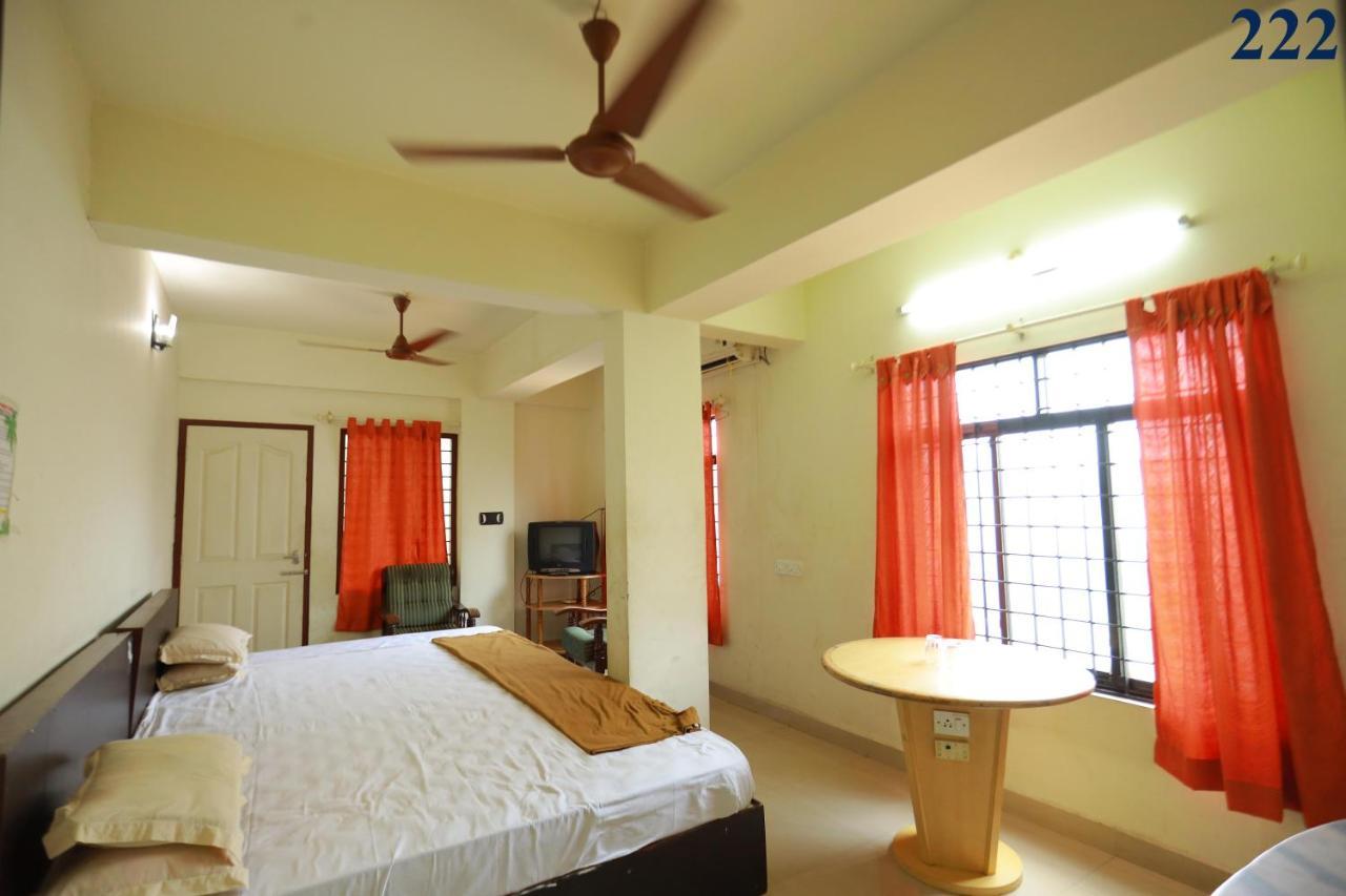 Arackal Tourist Home Tripunithura ภายนอก รูปภาพ
