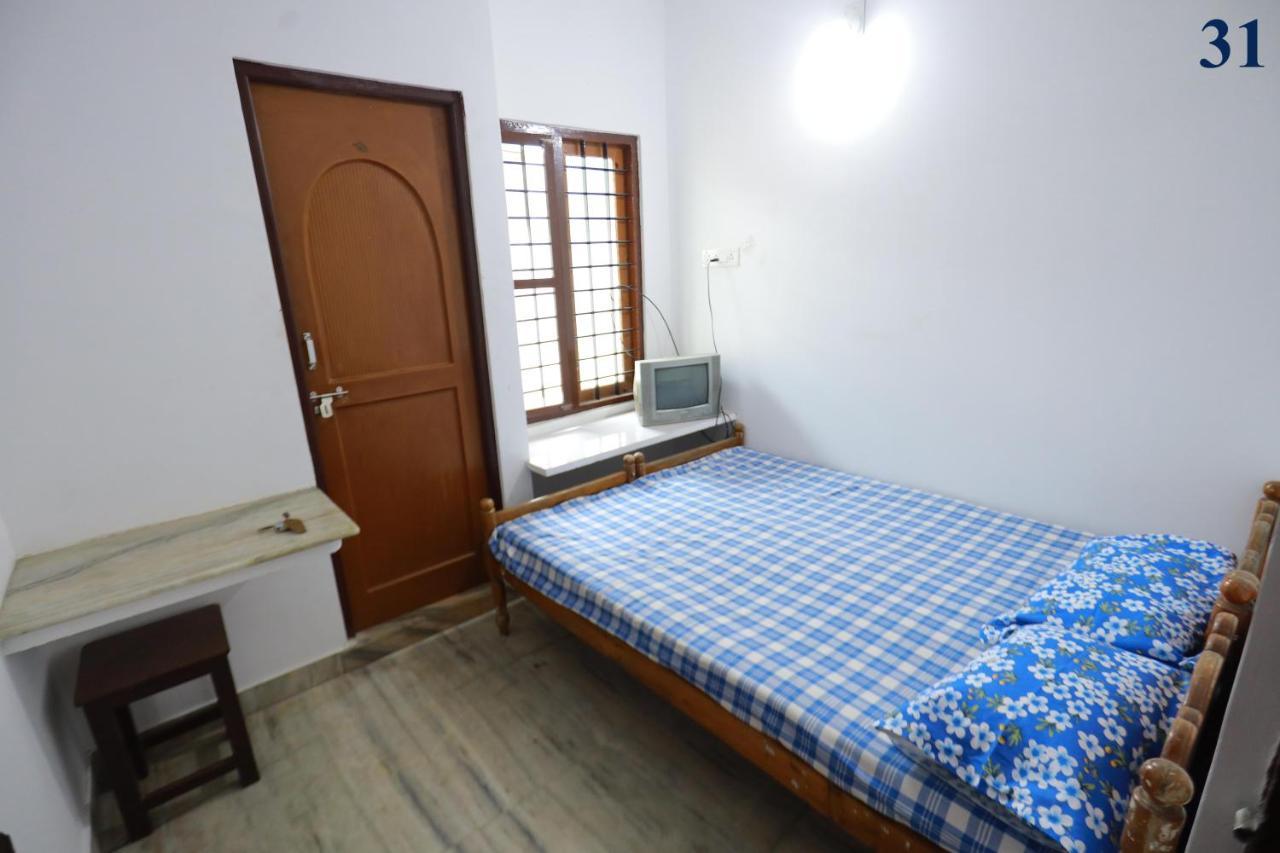 Arackal Tourist Home Tripunithura ภายนอก รูปภาพ