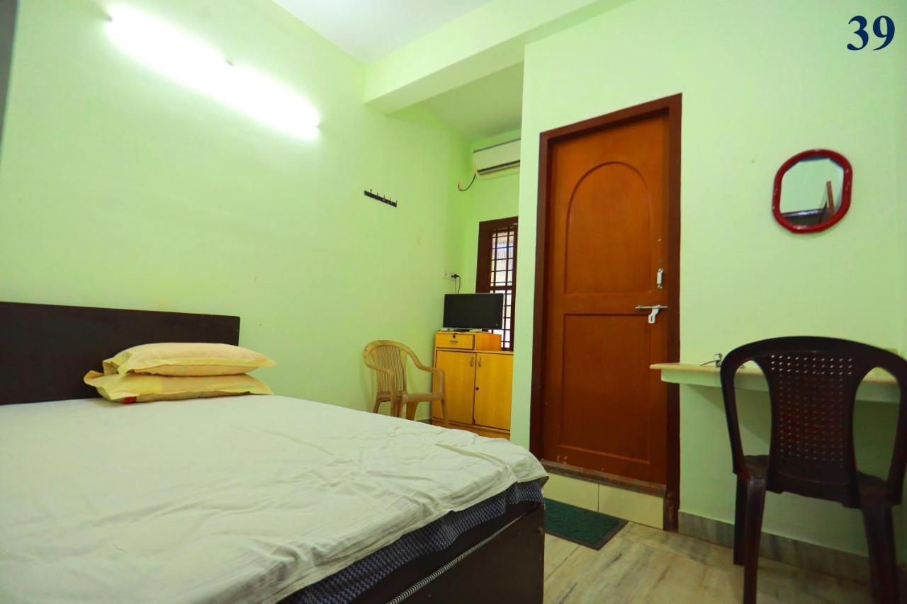 Arackal Tourist Home Tripunithura ภายนอก รูปภาพ
